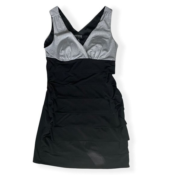 3/$30 ⭐️ SLEEVELESS V-Neck Gray and Black Dress - Picture 2 of 6